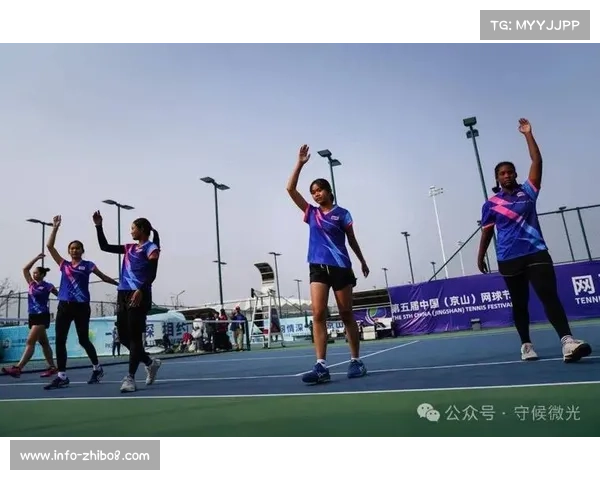 全运会网球训练场开放适应，郑钦文与湖北队合练